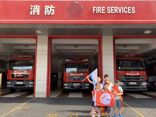 其它 寻访逆行英雄,学习榜样精神 写美篇        一进消防队的大门,几