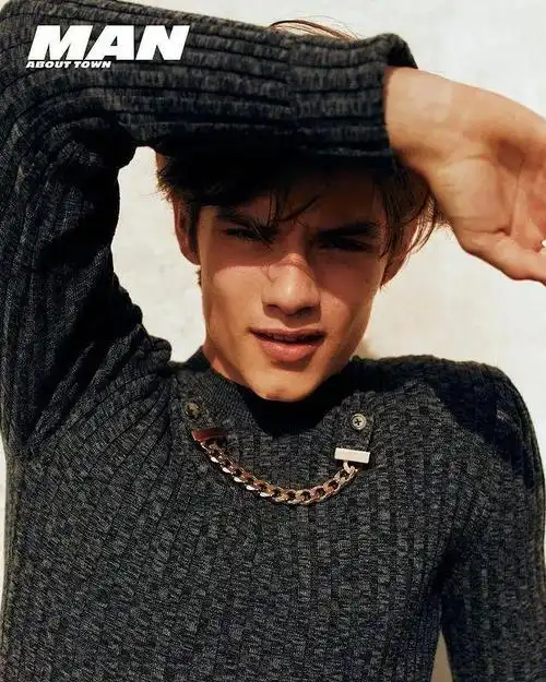 他是娅娅的新男友20岁的英国男演员