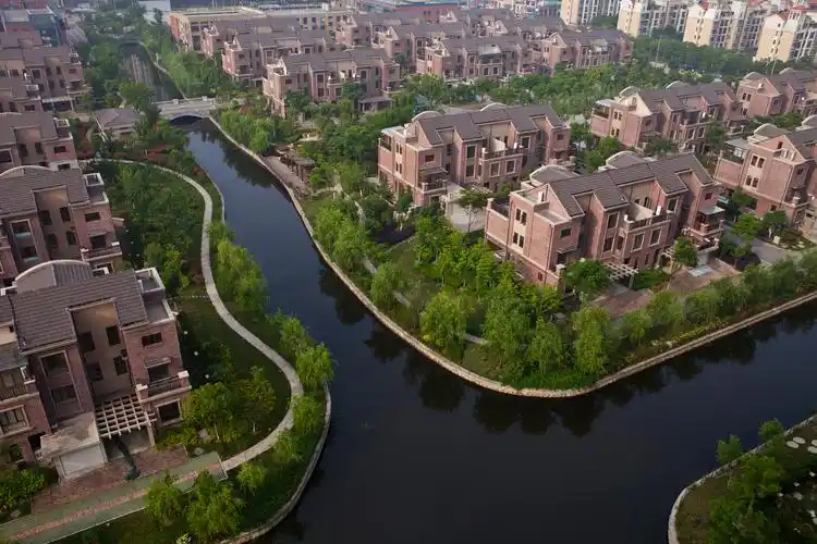 p data-id="gnx4moy3ym">三水萧林,位于昆山市萧林路与江浦路交汇处