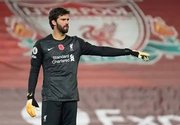 阿利森:切尔西是英超冠军的热门 利物浦的目标是力争所有奖杯