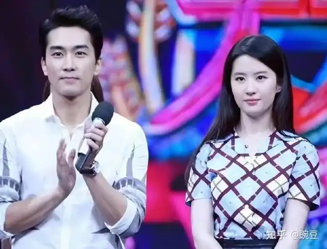 刘亦菲彭冠英背后抱吻戏曝光!评论区炸锅,真实感情经历却很淡