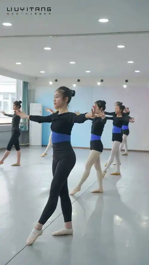 舞蹈特长生 | 寒假集训二期正式开课!科学训练,热爱不