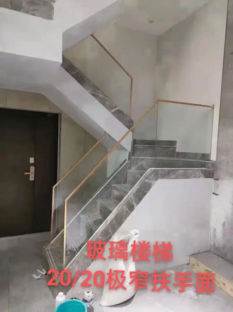 楼梯玻璃扶手,你看好哪一款?满足客户各种需求定制.#施工现场 - 抖音