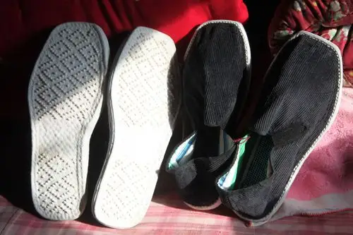 河南6旬农民大姐,做出120双布鞋2万元不卖,要留给想给的人