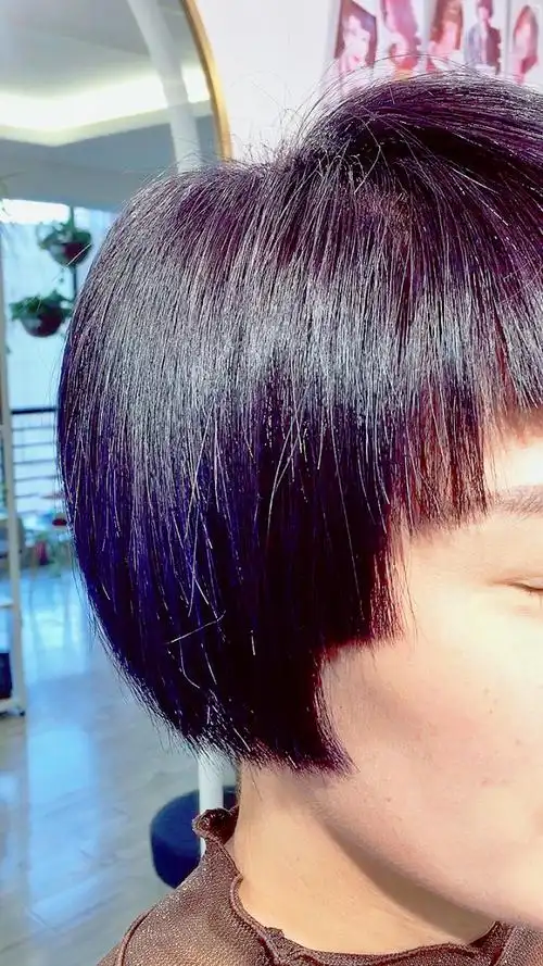 重量感断层式发型