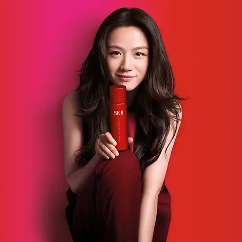 sk-ii全球代言人汤唯与sk-ii护肤精华露2018新年限量版