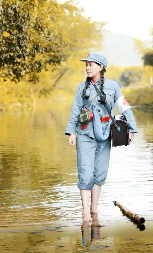 《歌》颂红军兵