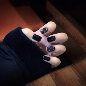 假指甲贴片美甲片穿戴甲黑色闪粉低调显白碎钻可拆卸短款自然甲片