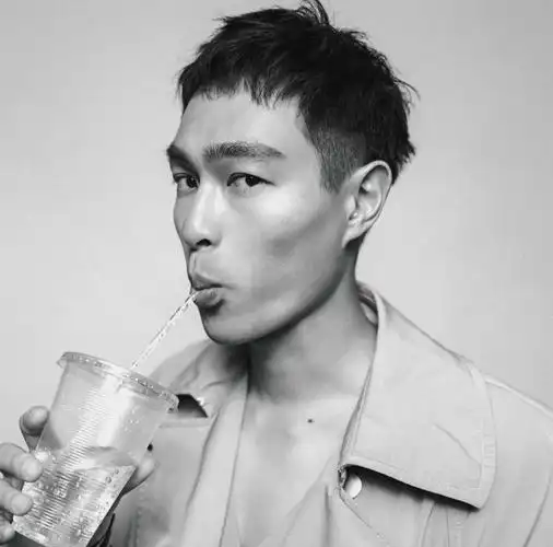 杨佑宁新杂志大片