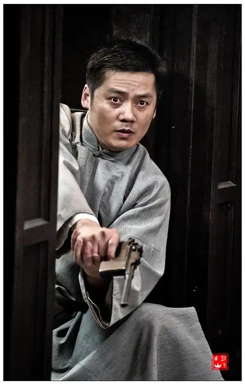 林熙越 饰演:接头人