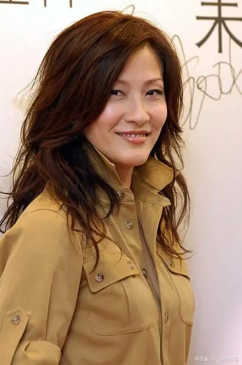 然而,在这一波又一波的谩骂中,有一名 tvb的女明星却经常被人提起,她