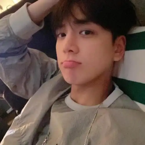 来看帅哥的私密照喜欢一些不把粉丝当外人的爱豆