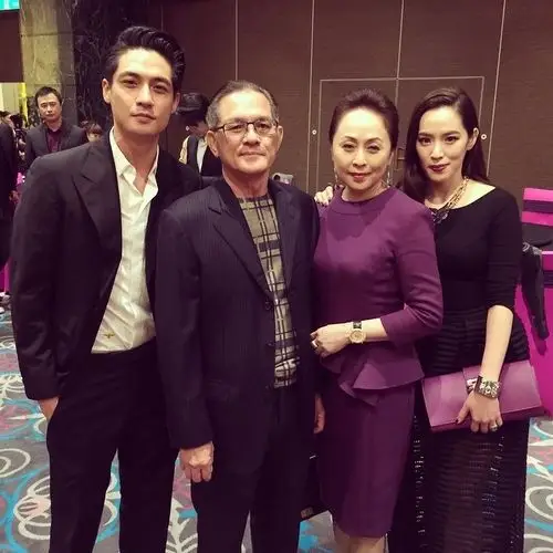 elroy石正祥有新女友了吧