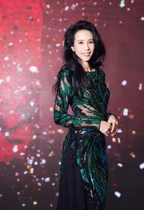 看了48岁莫文蔚的身材,你还吃的下饭吗?