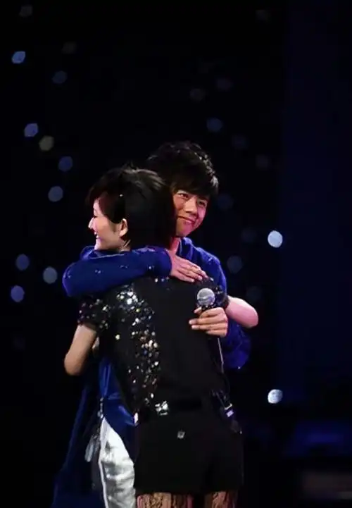 谢娜眼里张杰的高光时刻是演唱会##张杰的每场演唱会谢娜都想去