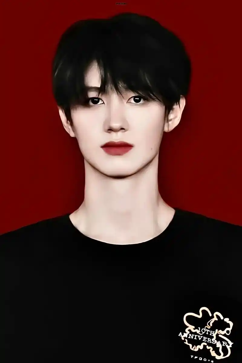 朱志鑫 #证件照片 我的饱饱真的好帅气 超爱红底照 - 抖音