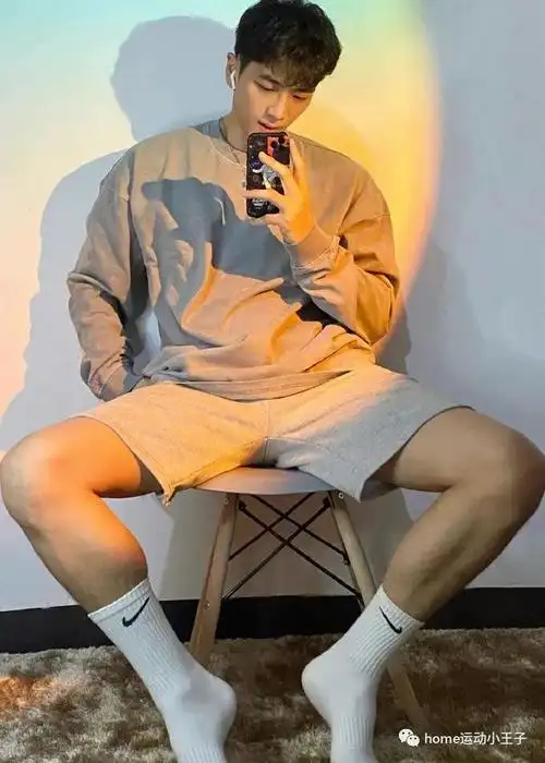 爱自拍的白袜运动男孩不知道你们会不会喜欢