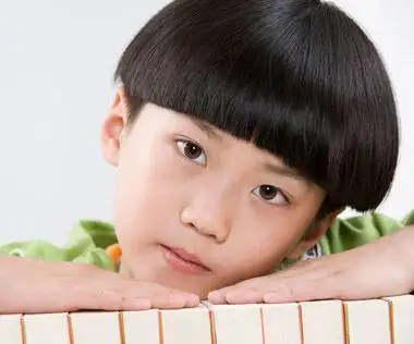 小男孩子西瓜头发型图片 小男孩的西瓜头发型