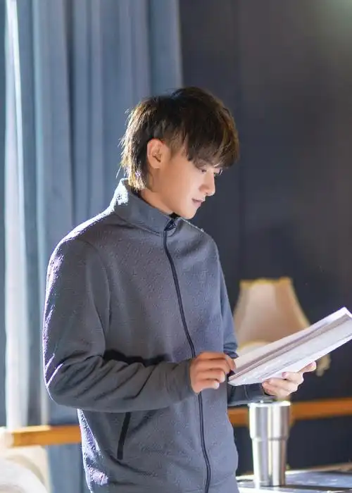 松果吃瓜头条bot##黄子韬春日暖阳##黄子韬松杨