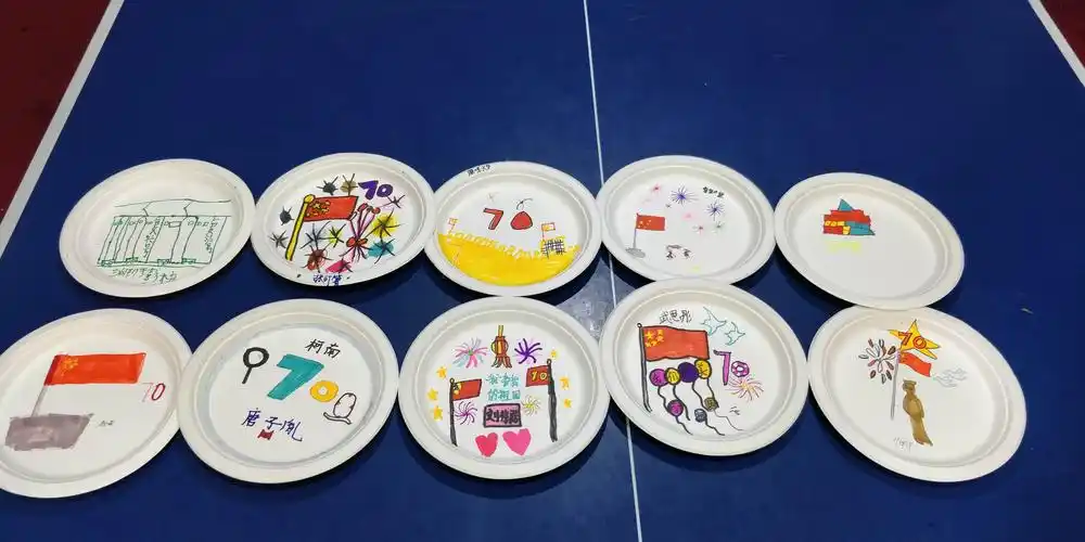 好旺角读书会之《我和我的祖国》篇 写美篇最后一个环节,是用纸盘作画