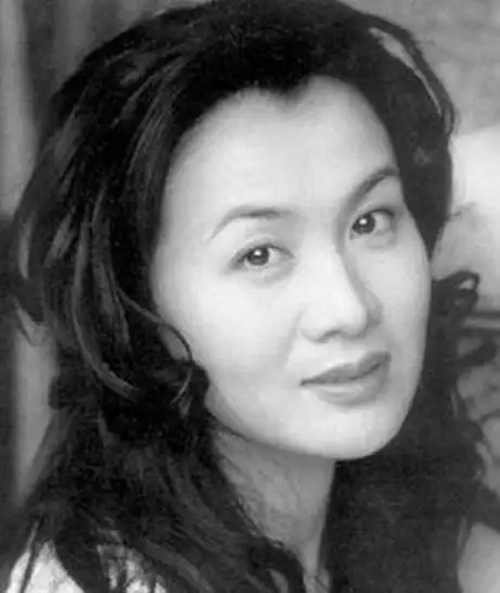 还记得《夕阳红》主持人沈旭华吗?事业风光时,因开错门坠楼身亡