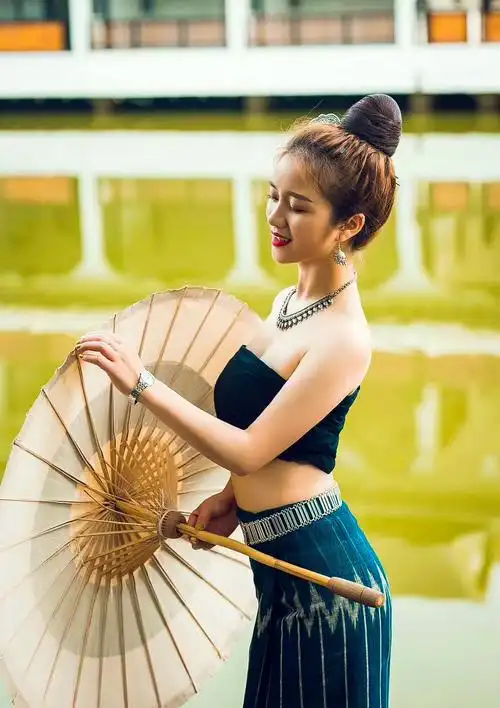 云南德宏傣族姑娘