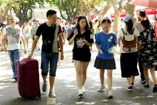 大一新生入学到底要不要转户口有一类大学生户口最好别转