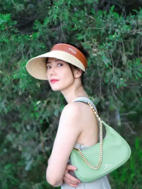 高圆圆夏日街拍复古清新网友直呼被女神美到了