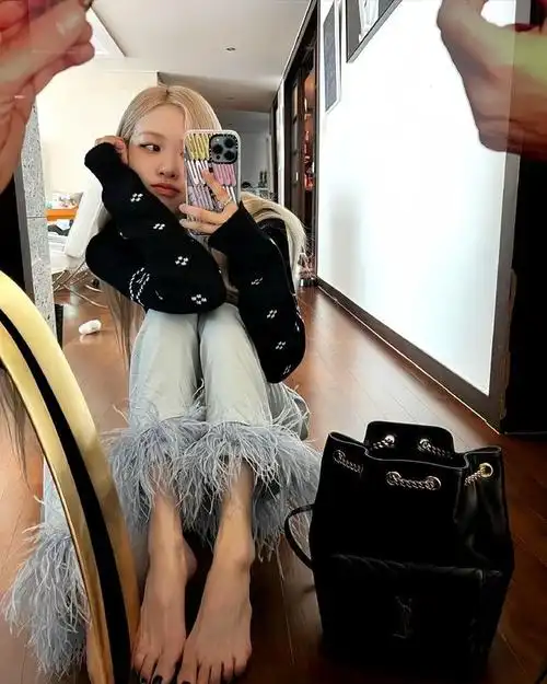 朴彩英美腿玉足大赏,上帝对她很宽容