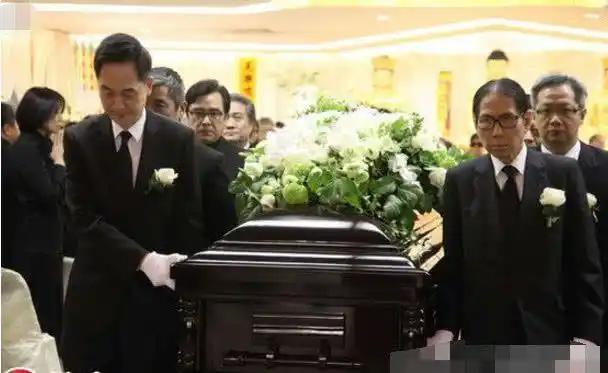 大佬邓光荣葬礼成龙洪金宝到场半个娱乐圈哀悼刘德华缺席