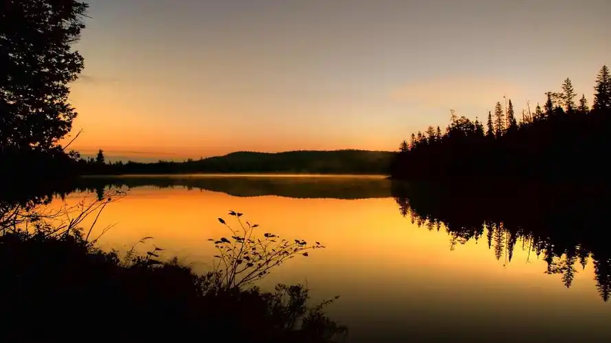 黄昏下的湖面2160x1440分辨率下载,黄昏下的湖面,高清图片,壁纸-桌面