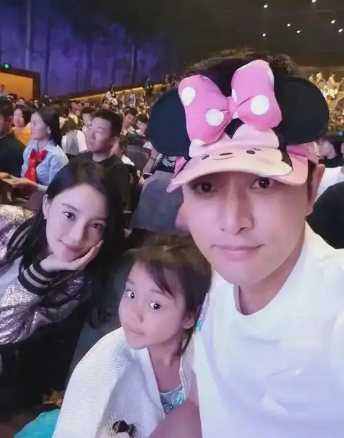 贾乃亮离婚待遇高庆生不被李小璐刁难要人气甜馨配合制造话题