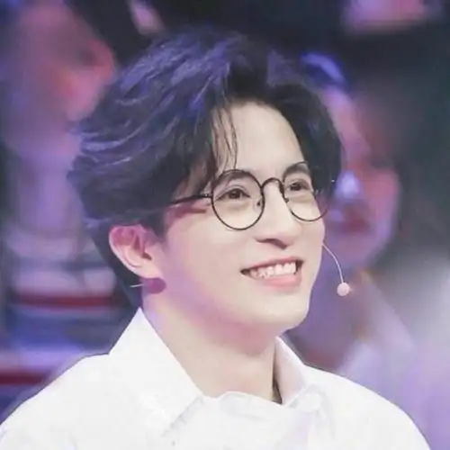 薛之谦是我很喜欢的一位歌手,就连他的一些做事方式我也很喜欢!