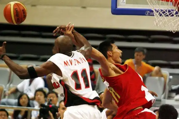 图文-[斯杯]中国63-68安哥拉 阿联遭遇恶劣犯规_篮球-cba_nike新浪