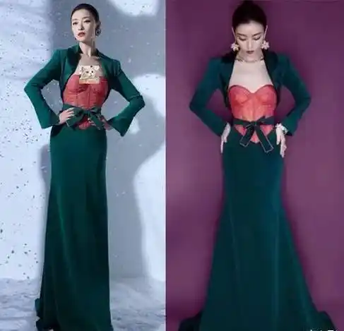 张馨予纯属乱穿,这应该就不是成套的服装;张歆艺像是要去扭秧歌了