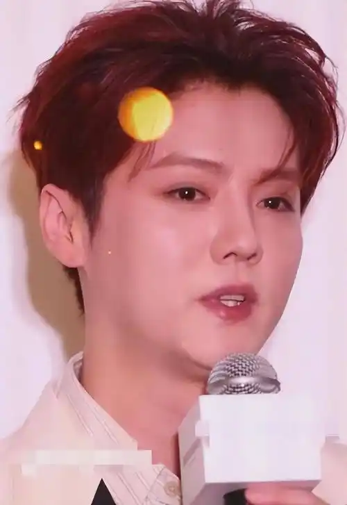 34鹿晗开始"姨化",和关晓彤谈了七年咋还没结婚