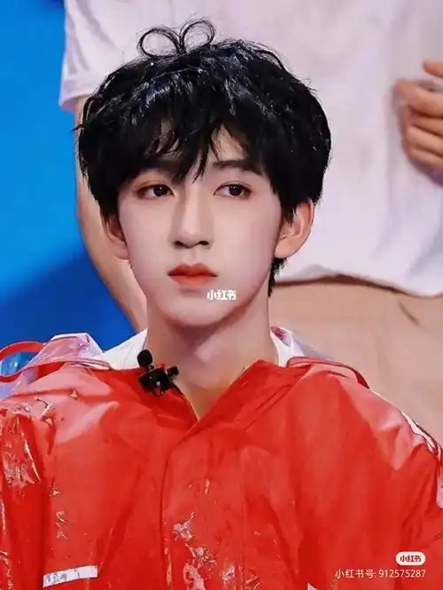 贺峻霖也在好好的准备每一次舞台呀,请李飞善待峻霖#贺峻霖  #舞台