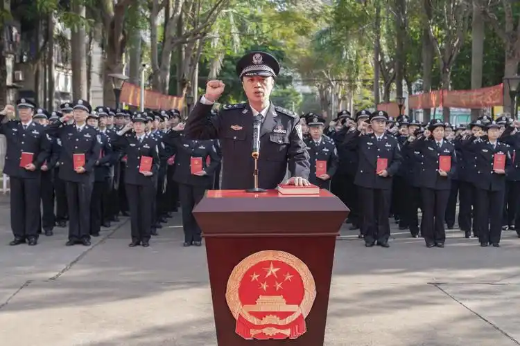 海南省监狱管理局举行全体民警向宪法宣誓仪式