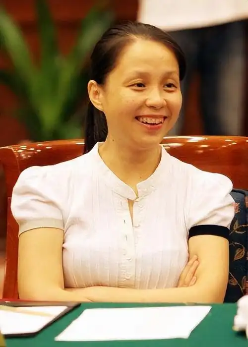 龙丹妮:与何炅是同学,预言肖战不会红,向陈楚生索赔2700万