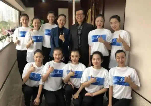 回顾千手观音邰丽华2岁失聪27岁拒富豪嫁理工男29岁爆红