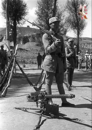 哈里森福尔曼镜头下的八路军: 这武器装备也太好了吧