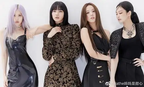 blackpink线上演唱会rose带来solo首秀,jennie造型像"福娃"