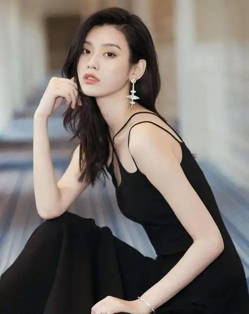 与百亿豪门千金聚会,喝到脸红很尽兴|何穗|刘雯|模特|何猷君|雎晓雯