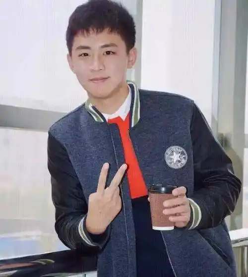 原创快乐星球演员现状莲蓉包当老师获好评冰柠檬成网红引争议