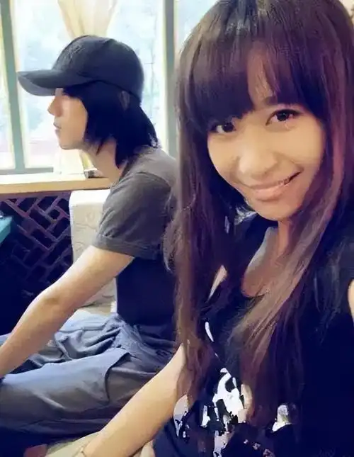 歌手魏千雅个人资料 鹿晗魏千雅个人资料照片 - 歌词译