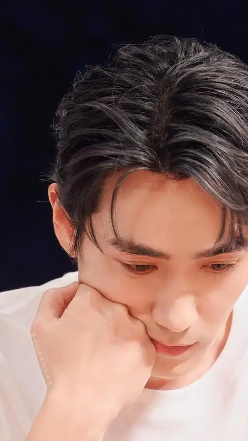 朱一龙超话看多少次都惊艳#朱一龙##长睫毛