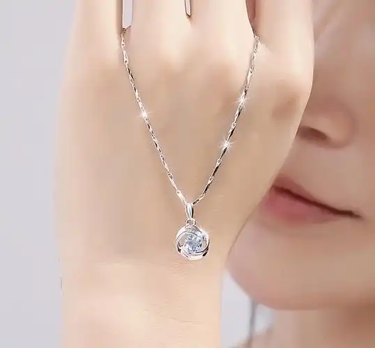 周大福星女pt950铂金项链18k白金锁骨链钻石吊坠情人节礼物送女友生日