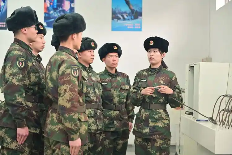 发射架下青春绽放绚丽光彩记全国巾帼建功标兵火箭军某旅助理工程师