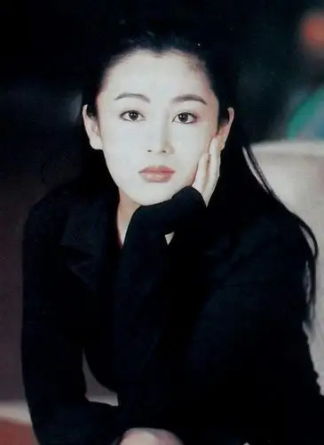 陈红,1968年12月13日出生于江西省上饶市,毕业于上海戏剧学院表演系