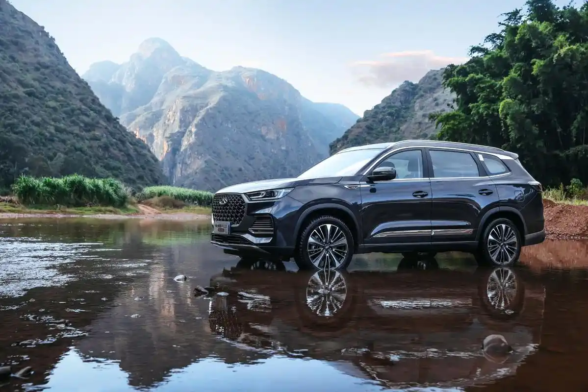 2.0t配四驱外观小改,奇瑞瑞虎8 plus鲲鹏版上市售14.19~16.99万元_时